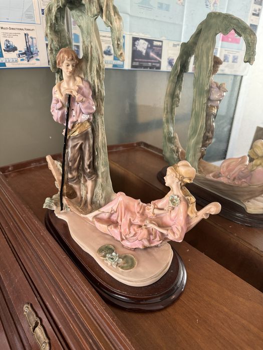Peça em louça decorativa