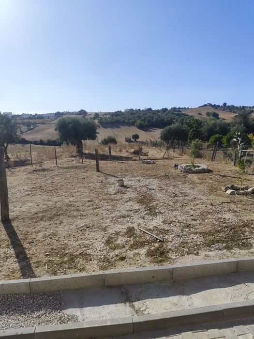 Aluga se espaço em terreno
