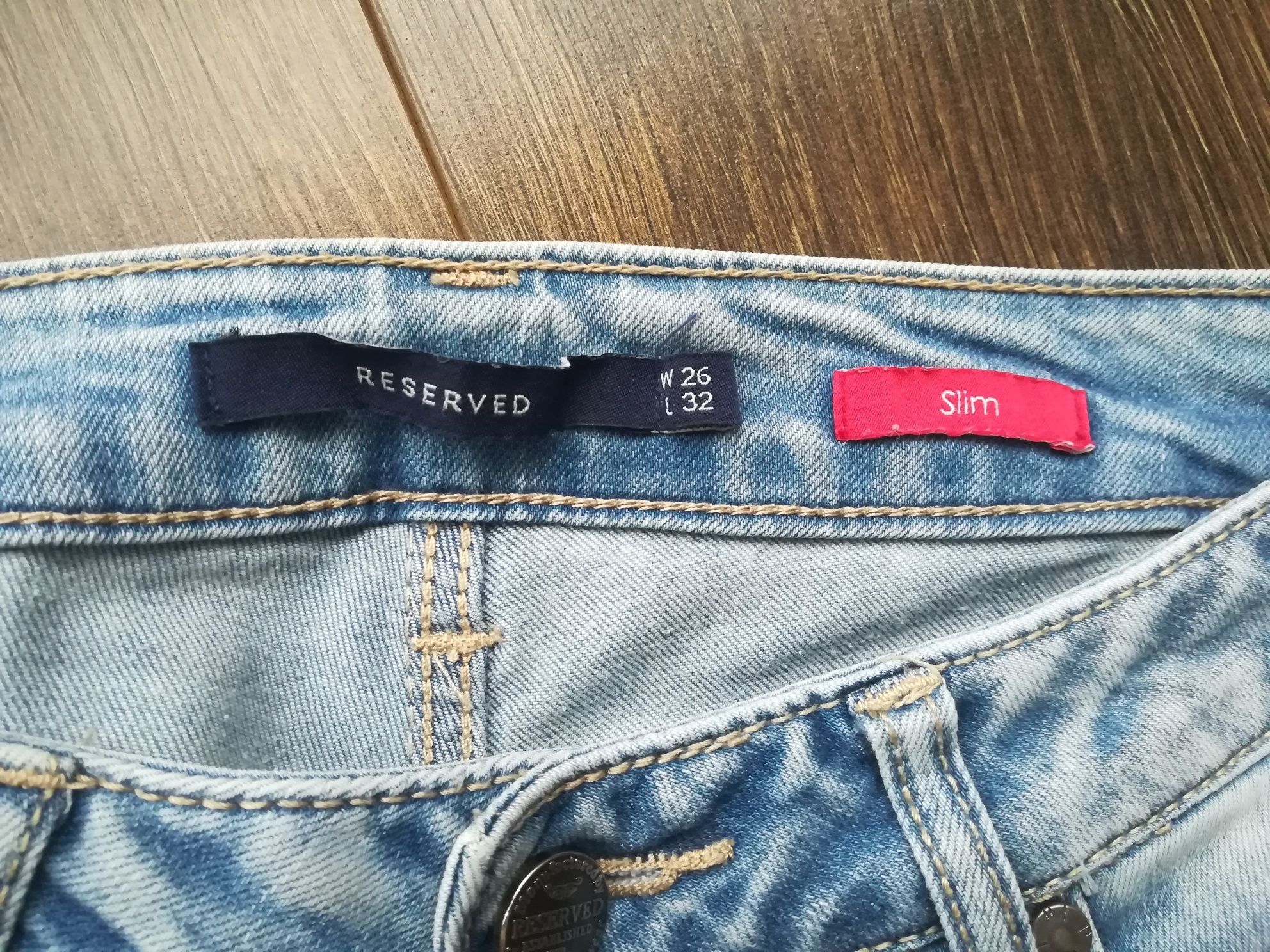 Spodnie jeans Reserved