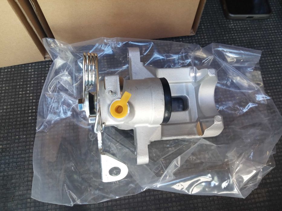 супорт зад Skoda SuperB Passat B5 Audi aA4 B5 A6 C4  A6 C5 Пассат Б5