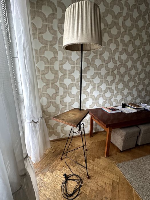 Lampa stojąca PRL ze stolikiem vintage