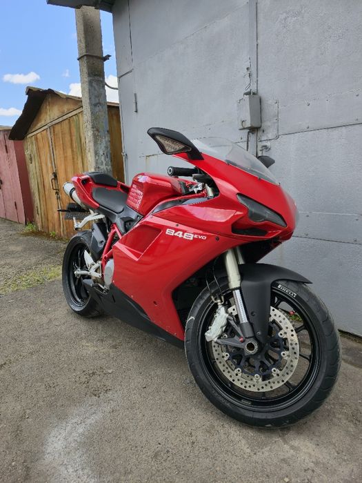 Спортивний мотоцикл. Спортбайк. Ducati 848 evo.