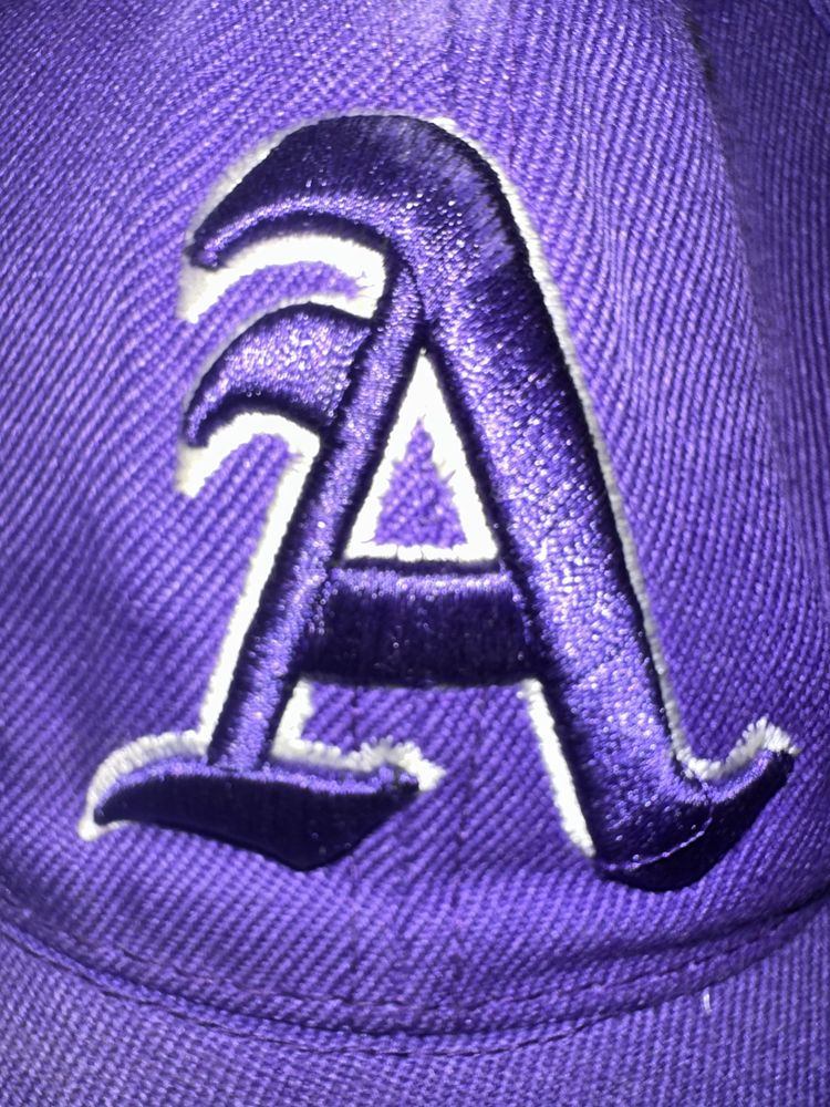 Boné roxo estiloso