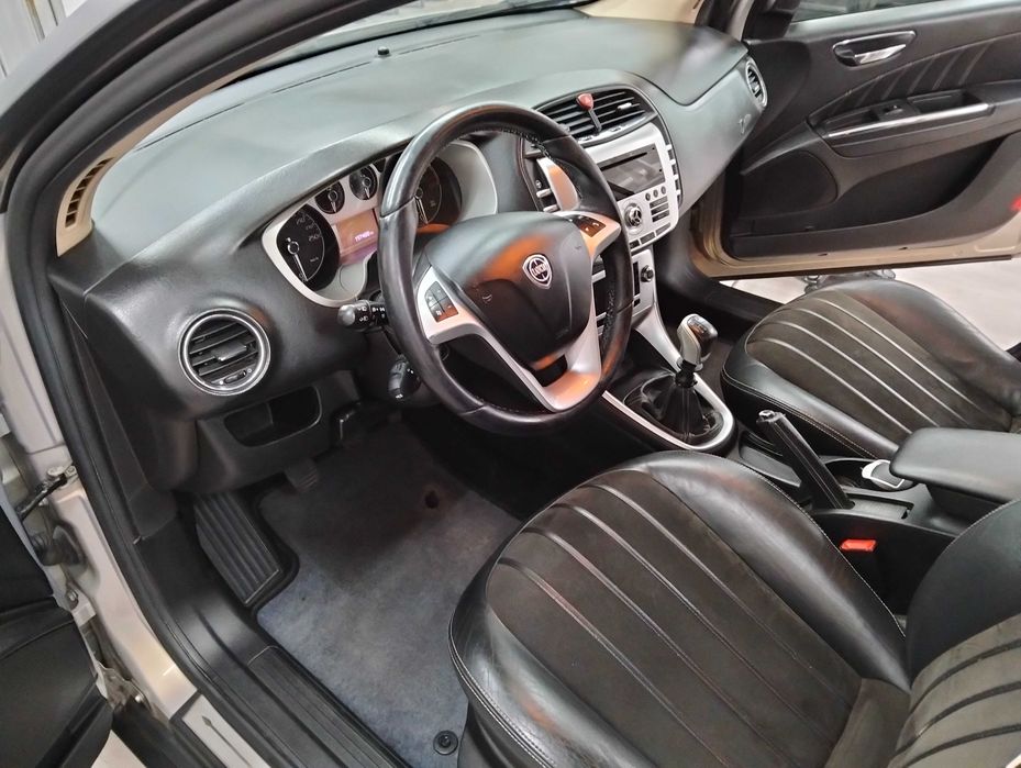 lancia delta platinium 1.6 jtd