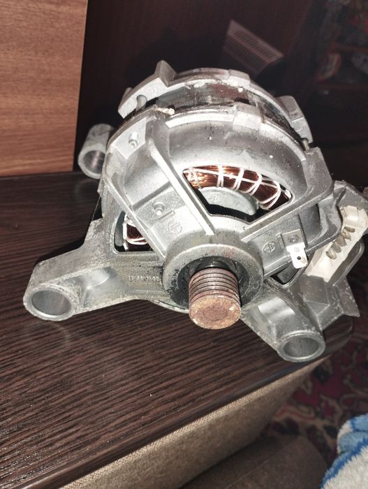 Продам двигатель на стиральную машину Whirlpool