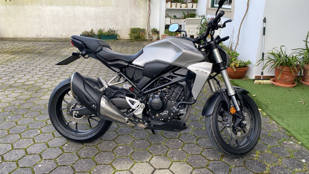 Honda CB300R c/ extras