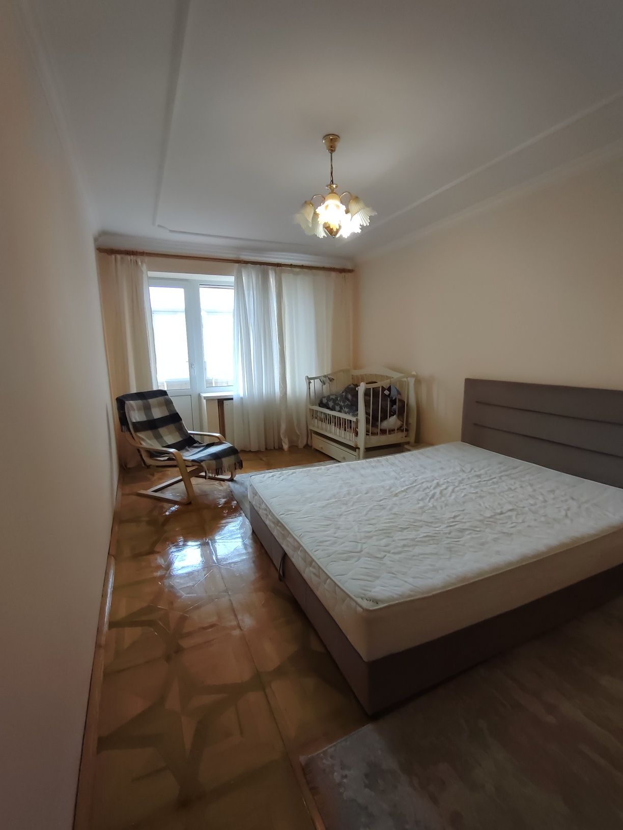 Продаж 3 х кімн квартири з паркомісцем в Ужгороді!