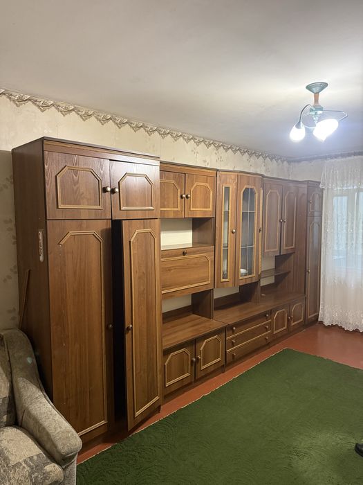 Продам набір меблів, шкаф, сервант