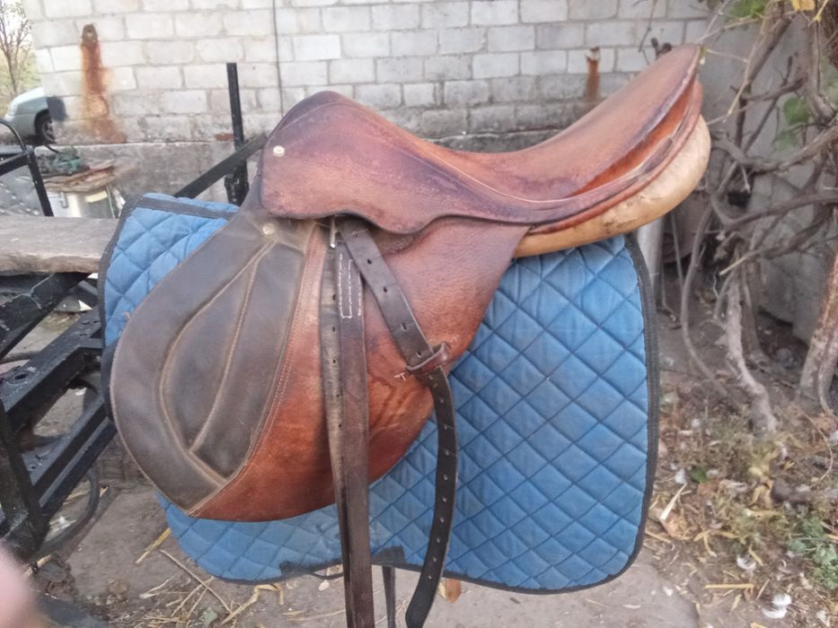 Продам седло на лошадь