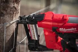 Nowy zszywacz do ogrodzeń Milwaukee m18ffus 302c