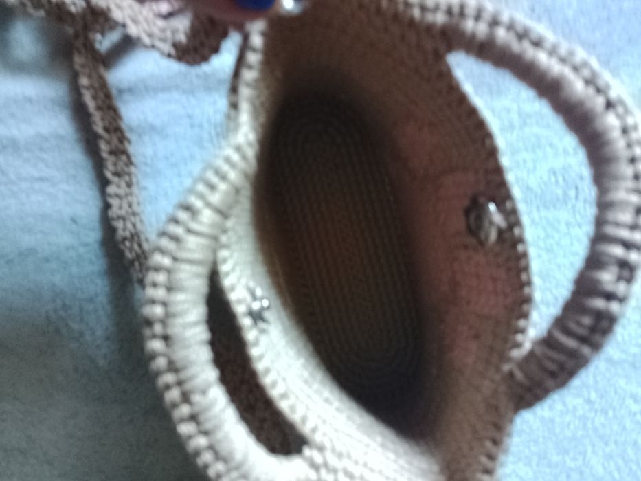 Нова коричнева на кнопці