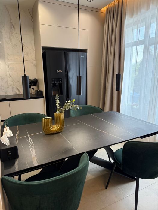 Продаж котеджу з дизайнерським ремонтом та меблями