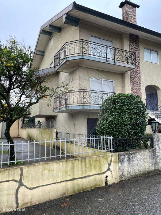 Moradia T4 para arrendamento