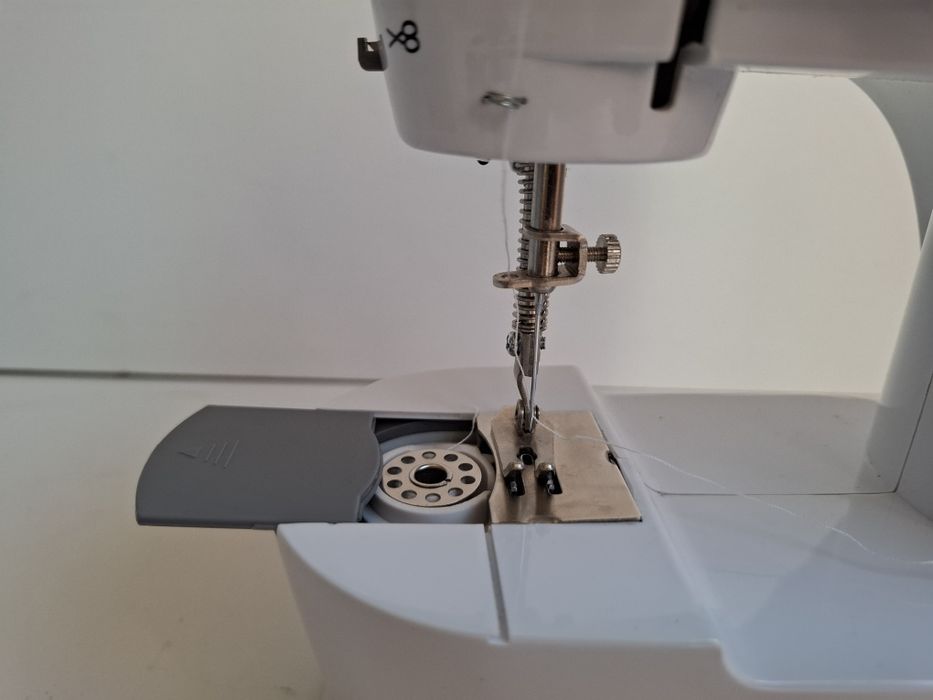 Mini maszyna do szycia