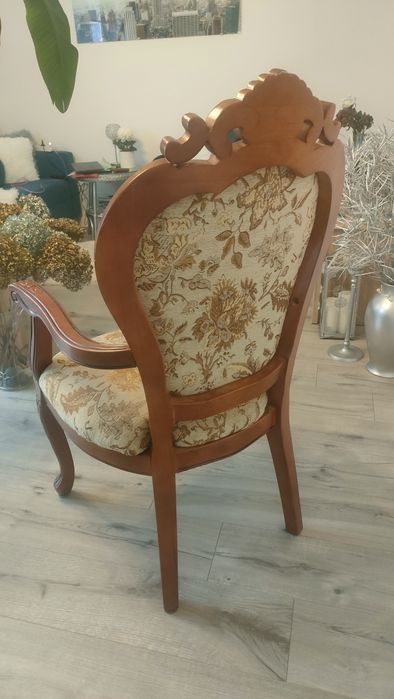 Piekny, wygodny fotel w stylu Ludwikowskim
