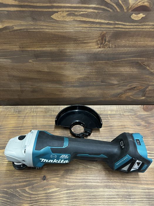 Акумуляторна безщіткова болгарка Makita DGA517