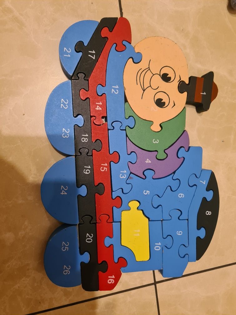 Puzzle drewniane lokomotywa Tomek