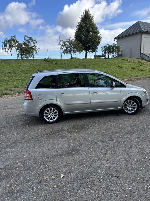 Продам Opel Zafira b 1,7 cdti