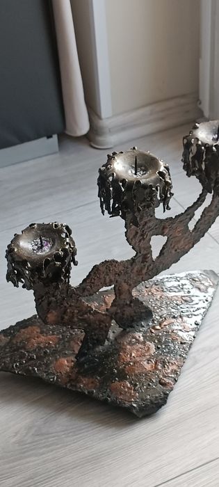 Jakiś duży ciężki świecznik na 3 świece - metaloplastyka