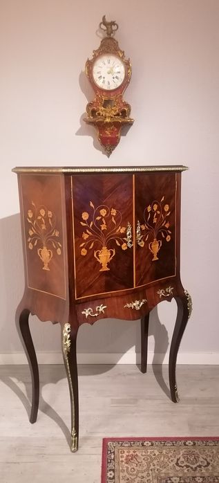 Móvel Bar Garrafeira, estilo Luís XV. Pau-santo.