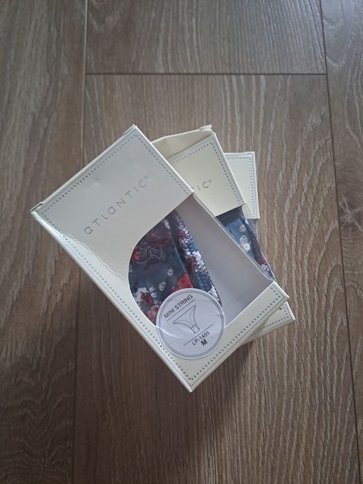 3x Stringi damskie Atlantic, rozmiar M, różyczki