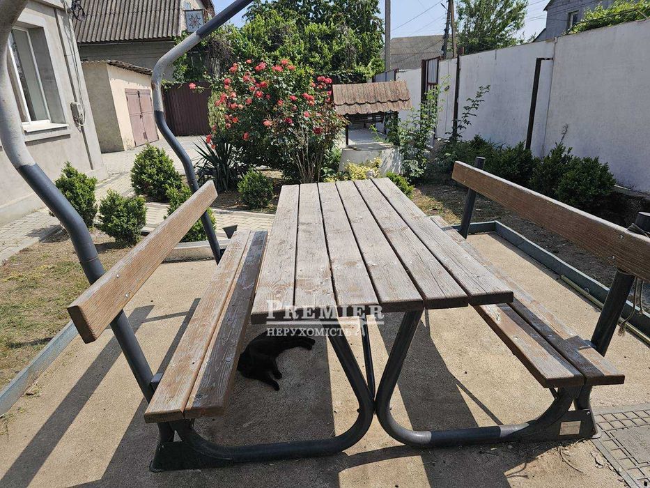 У продажу будинок у смт. Великодолинське