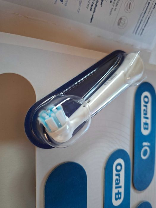 6x Końcówki do szczoteczki elektrycznej Oral-B iO Ultimate Clean White