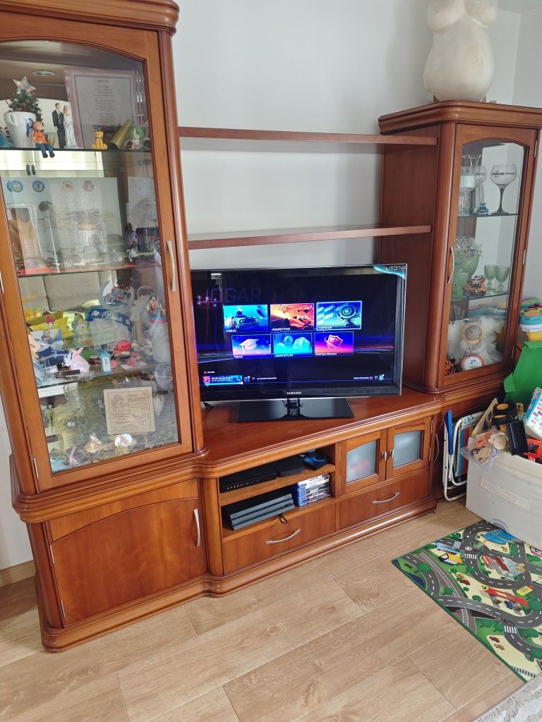 Móvel de sala cristaleira