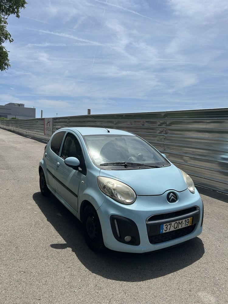 Citroen C1 azul em bom estado