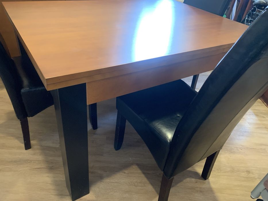 Mesa de sala e aparador