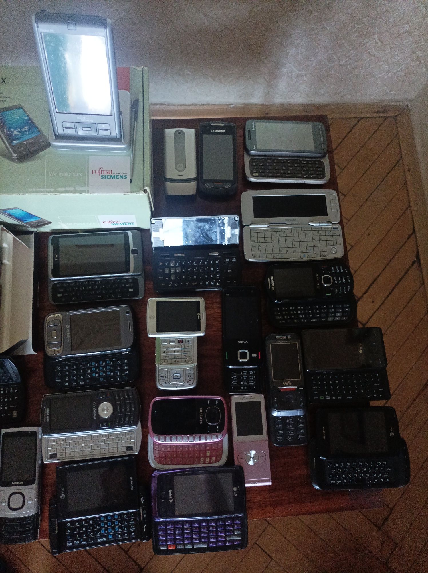 Продам Samsung Sony Ericson HTC Sharp Simens Motorola Nokia