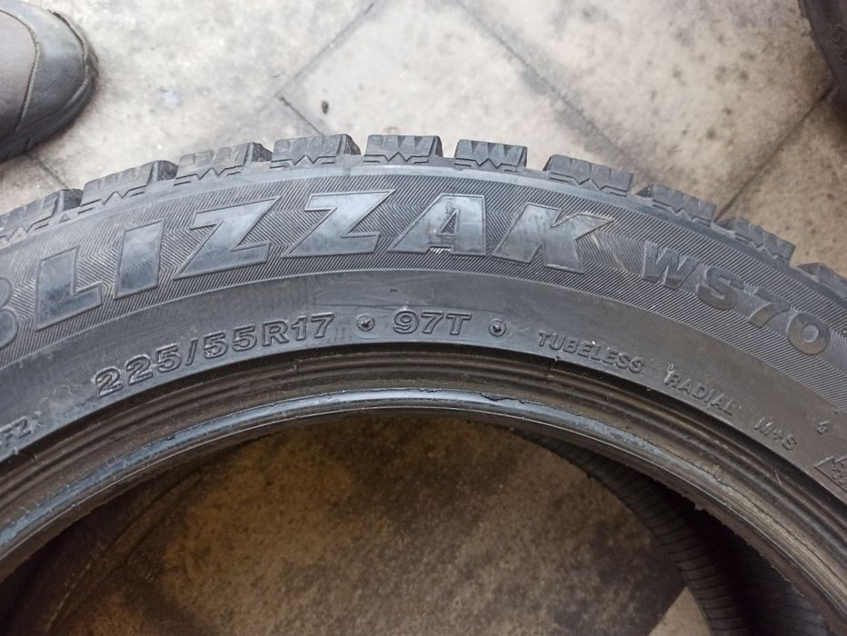 Зимняя резина 225/55 R17 Bridgestone Blizzak WS70