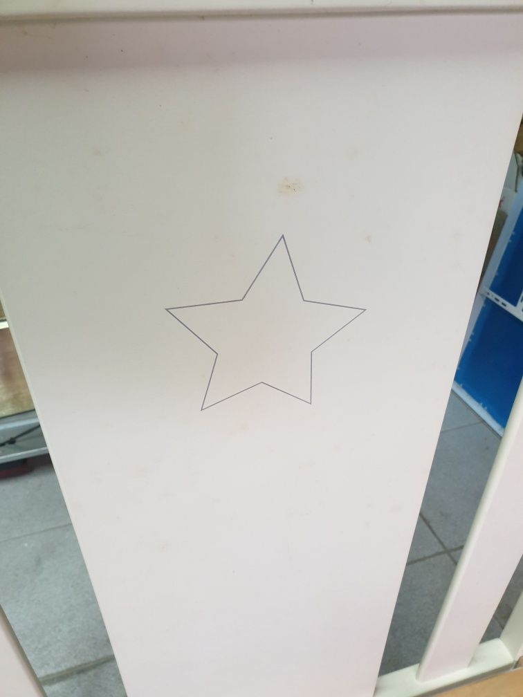 Berço/ cama e Muda Fraldas