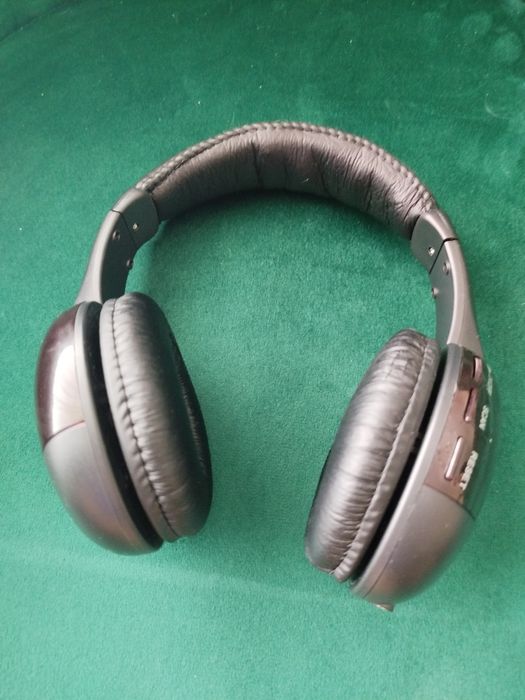 Słuchawki nauszne z wbudowanym radiem FM i mikrofonem