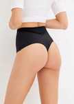 B.P.C stringi shape czarne z aksamitem średni stopień modelowania 38.