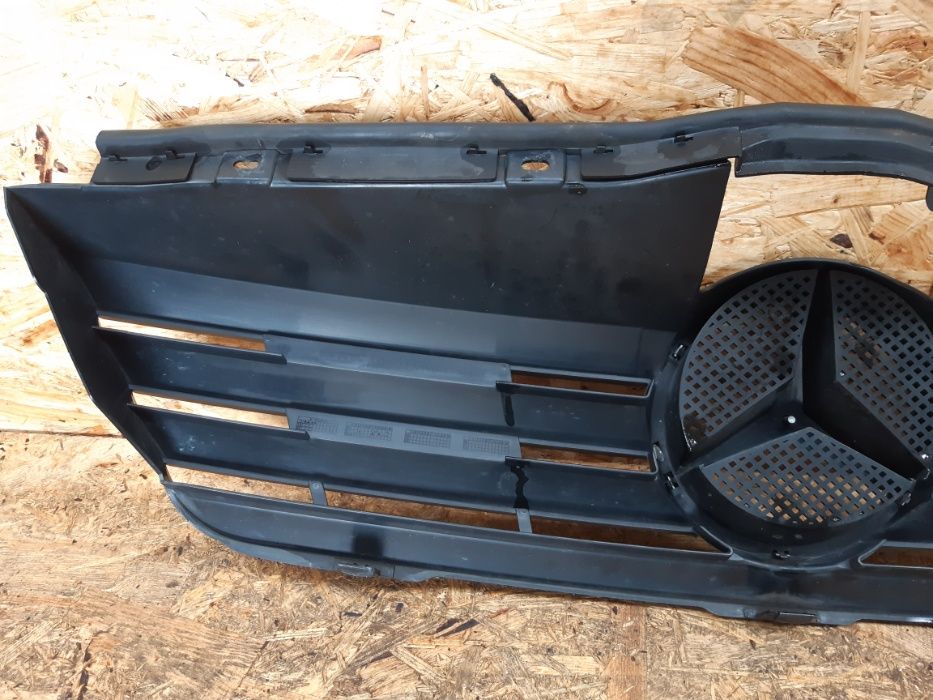 Grill/ atrapa/ kratka zderzaka Mercedes Vaneo