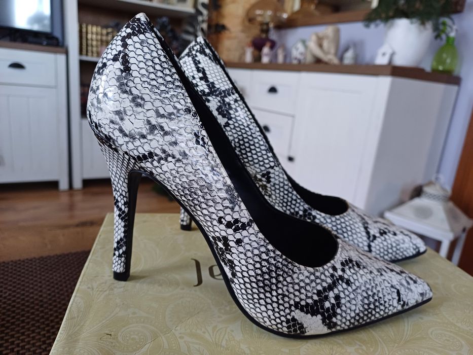 Buty na szpilce 36