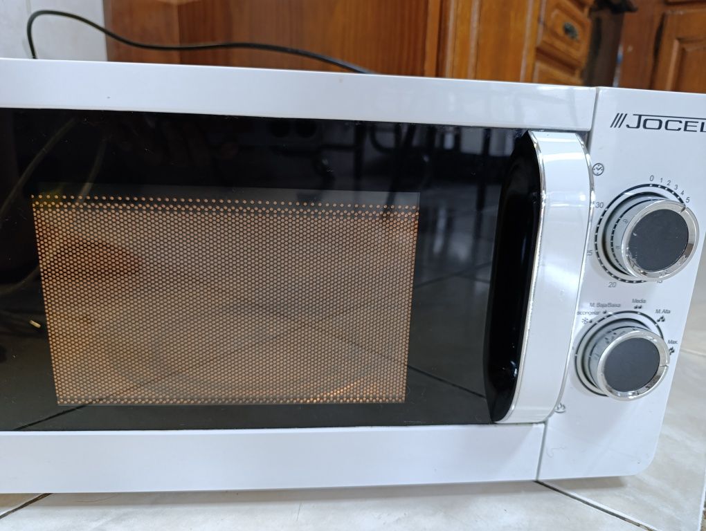 Microondas jocel (não aquece) ou prato