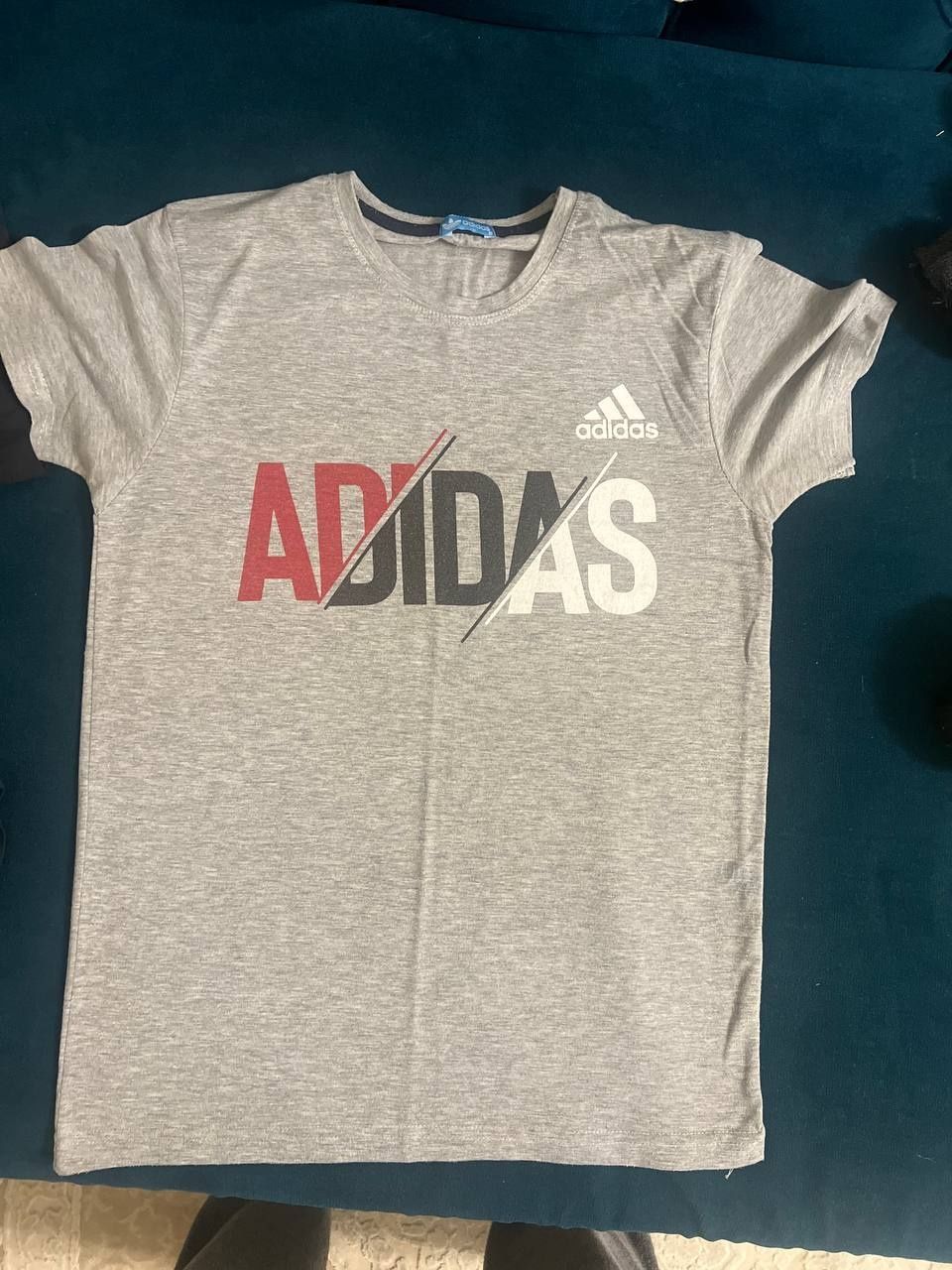 Сіра футболка Адідас