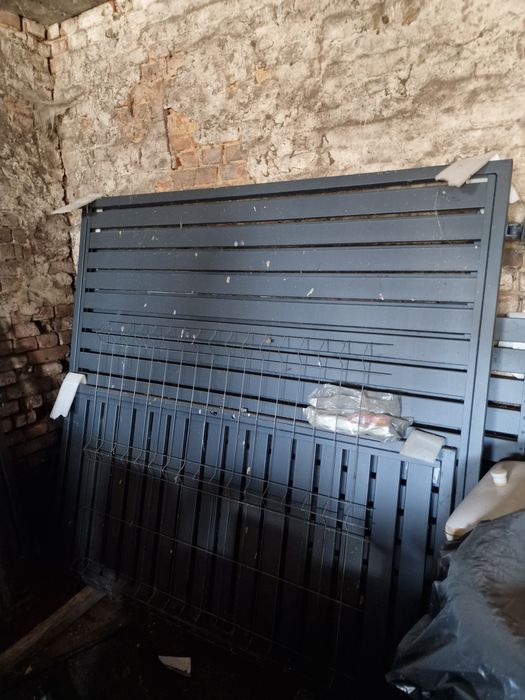 Brama palisadowa z furtką