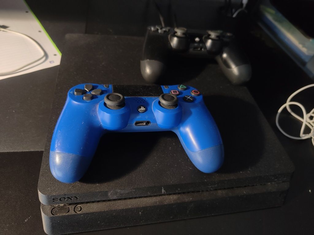 Ps4 slim + 17 jogos + 2 comandos