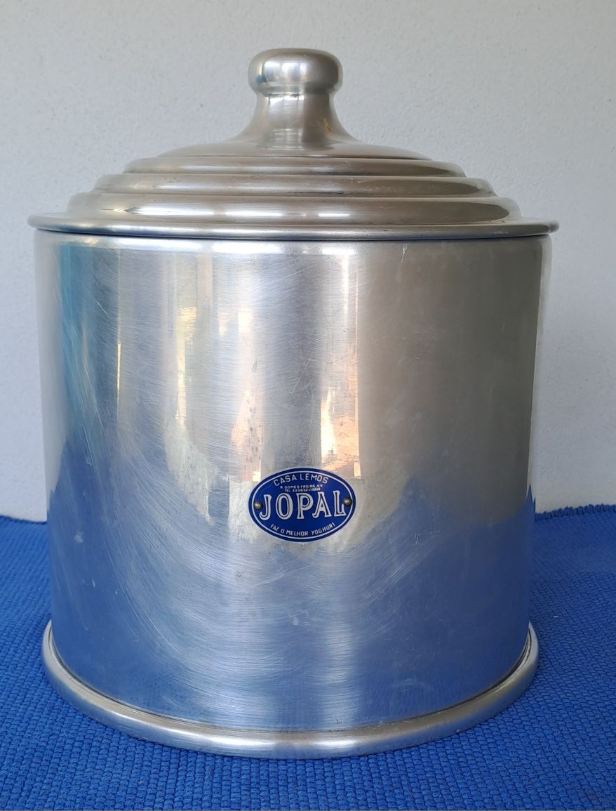 Iogurteira marca Jopal, 8 copinhos de origem