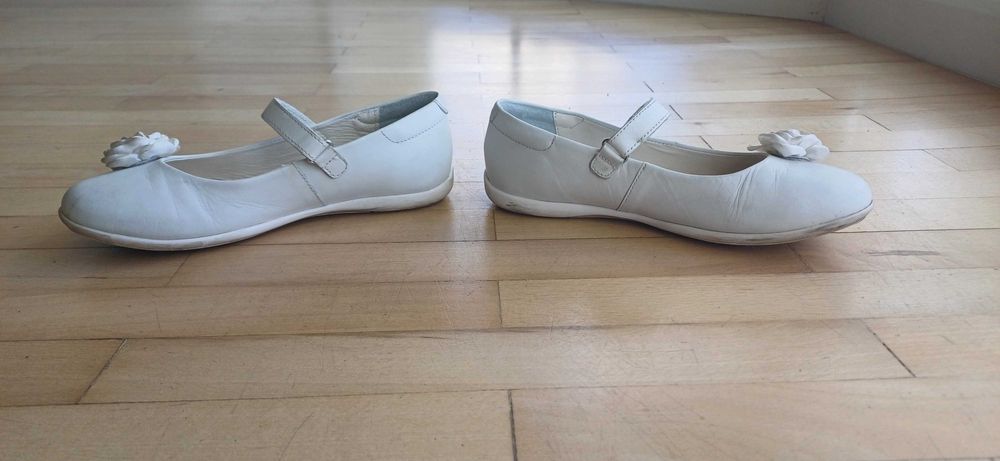 Białe skórzane buty (komunijne) Lasocki - r. 35