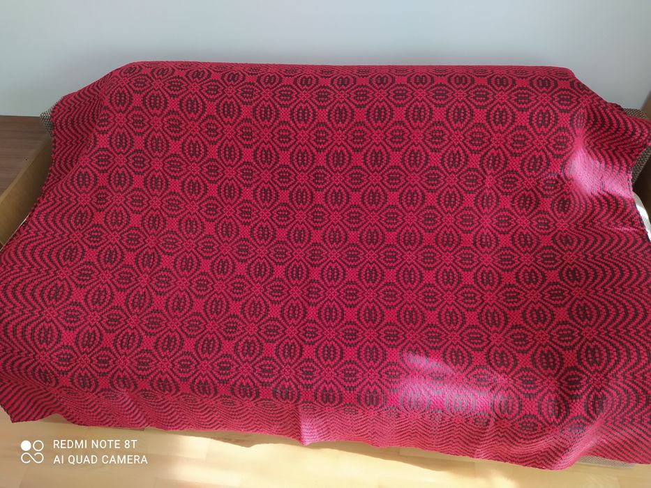 Wełniana narzuta ręcznie robiona