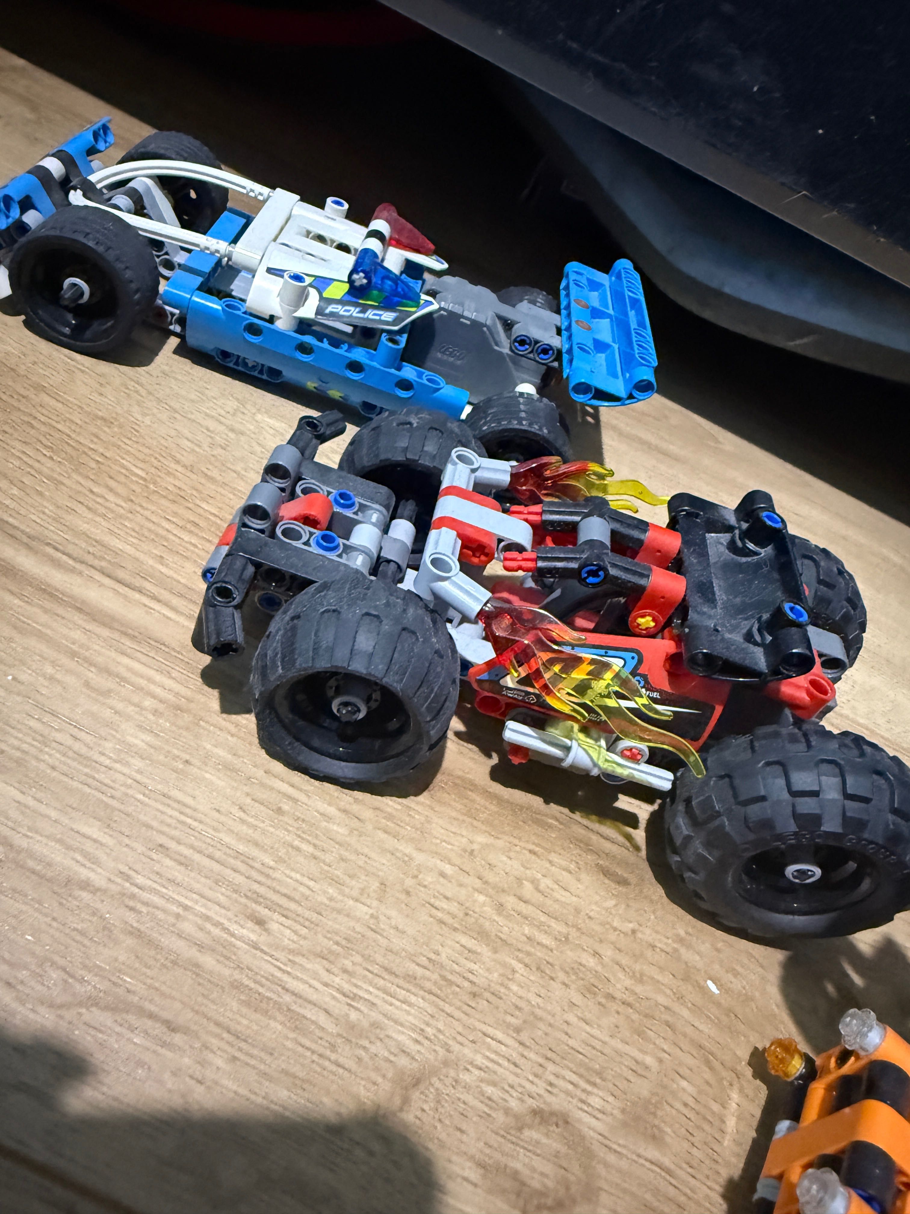 Lego mechanik z instrukcją plus 6 autek technic