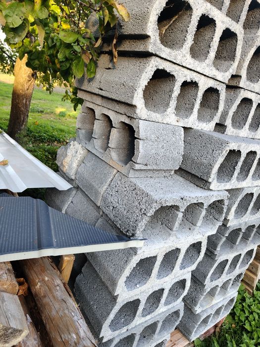 Pustak stropowy Terriva trzykomorowy pozostałość po budowie