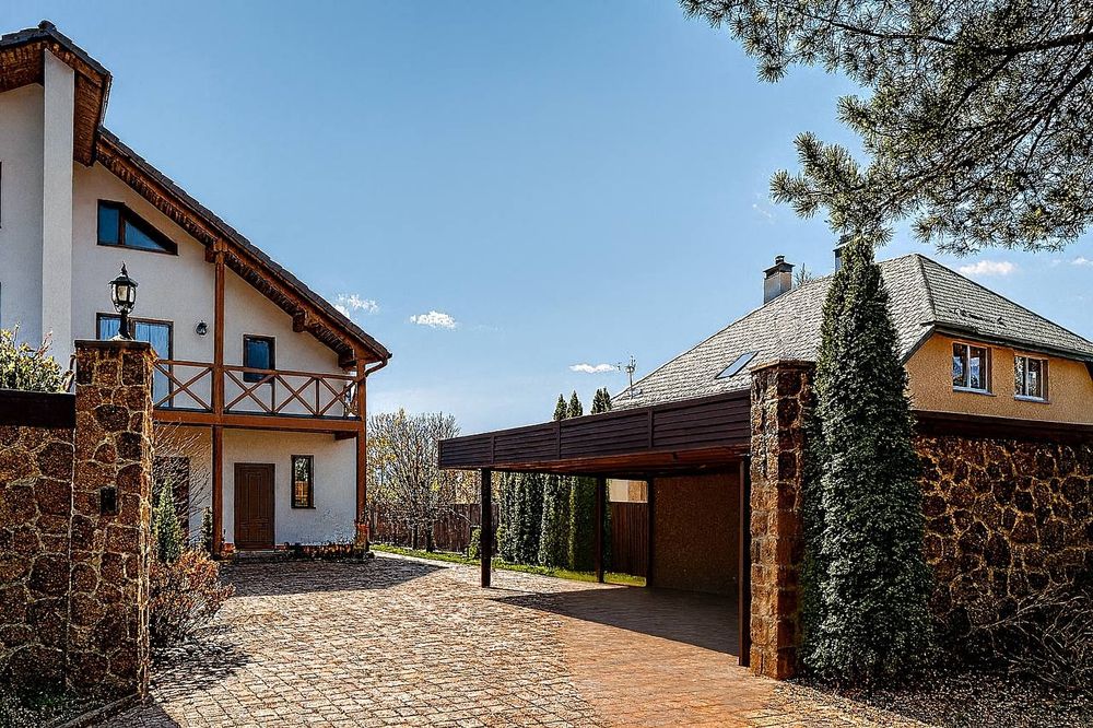 Казковий будинок біля лісу. с.Горенка