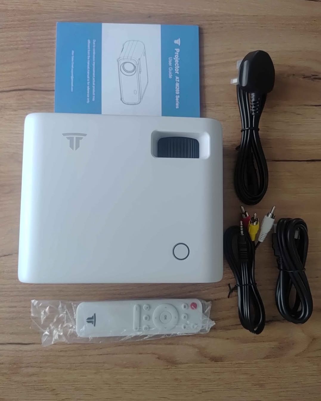 Projektor multimedialny,- wifi,  bluetooth