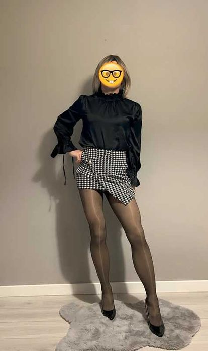 Kopertowa spódniczka z ozdobnym guzikiem. Stan bardzo dobry. SHEIN