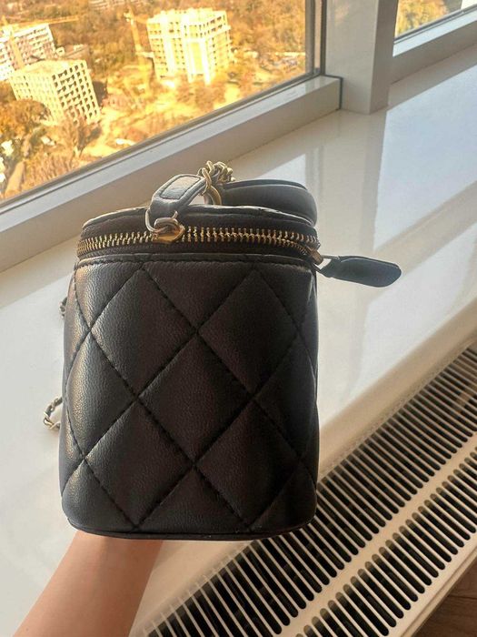 Стильная сумка на цепочке в стиле CHANEL